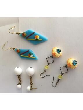 Lot Of 3 Costume Earrings Pierced Dangle Drop - 2 Art Glass Artsy 1 Plastic Bead